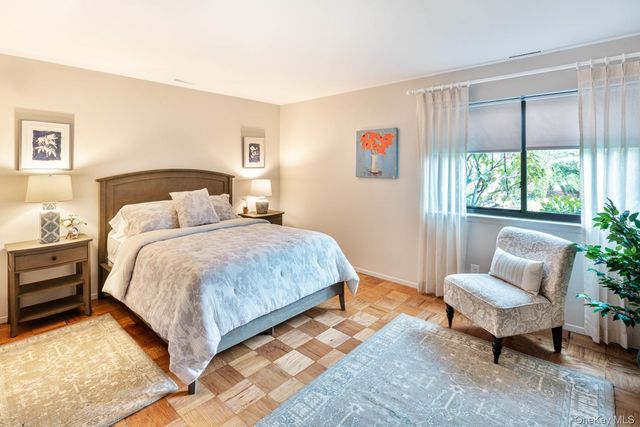 44 Route 25 A 113, Smithtown, NY 11787