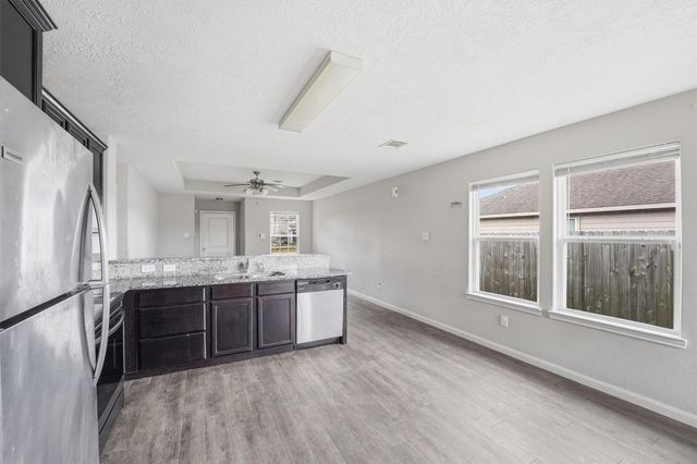 47 Road 5103, Cleveland, TX 77327