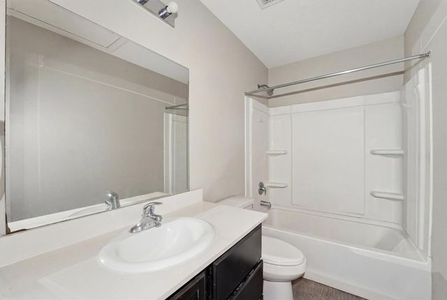 47 Road 5103, Cleveland, TX 77327