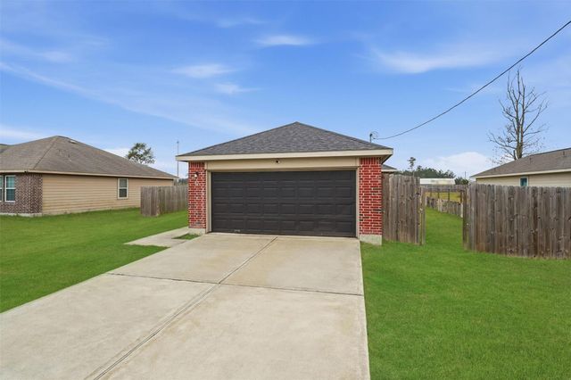 47 Road 5103, Cleveland, TX 77327