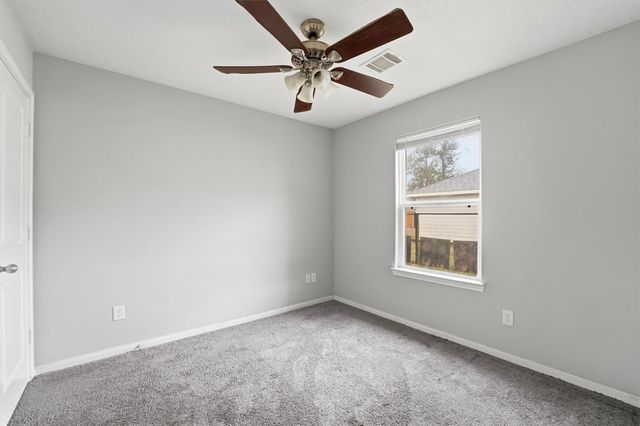 47 Road 5103, Cleveland, TX 77327