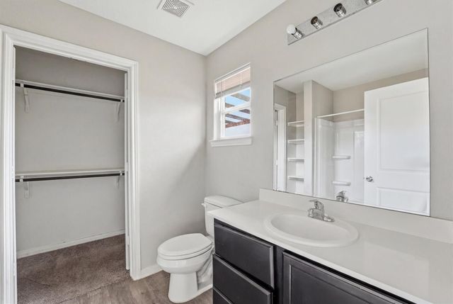 47 Road 5103, Cleveland, TX 77327