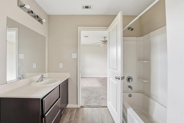 47 Road 5103, Cleveland, TX 77327