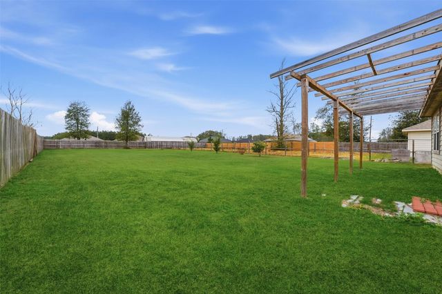 47 Road 5103, Cleveland, TX 77327