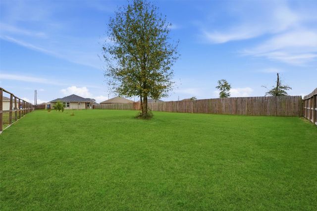 47 Road 5103, Cleveland, TX 77327