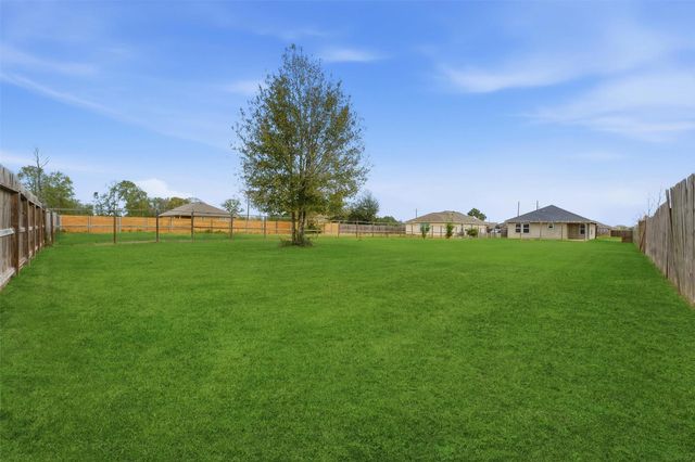 47 Road 5103, Cleveland, TX 77327