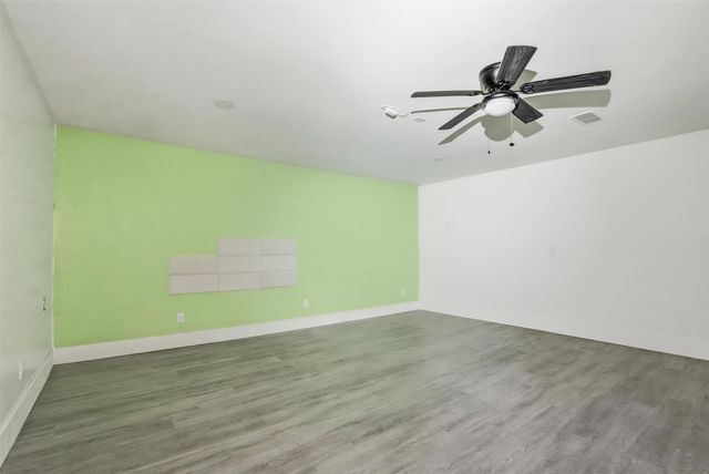 47 Road 5103, Cleveland, TX 77327