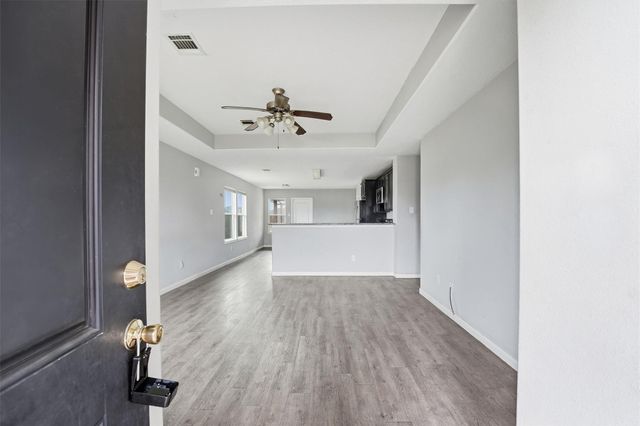 47 Road 5103, Cleveland, TX 77327