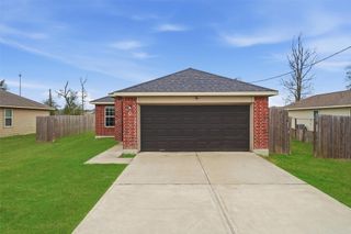 47 Road 5103, Cleveland, TX 77327
