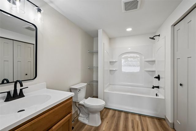 615 7th Avenue, Belle Plaine, IA 52208