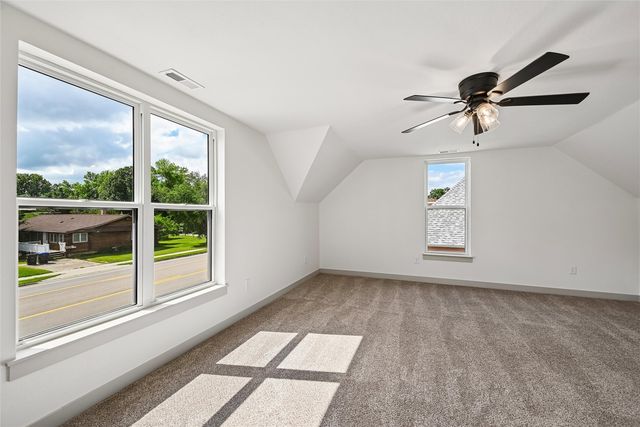 615 7th Avenue, Belle Plaine, IA 52208