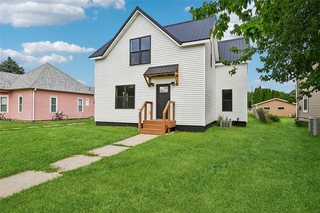 615 7th Avenue, Belle Plaine, IA 52208