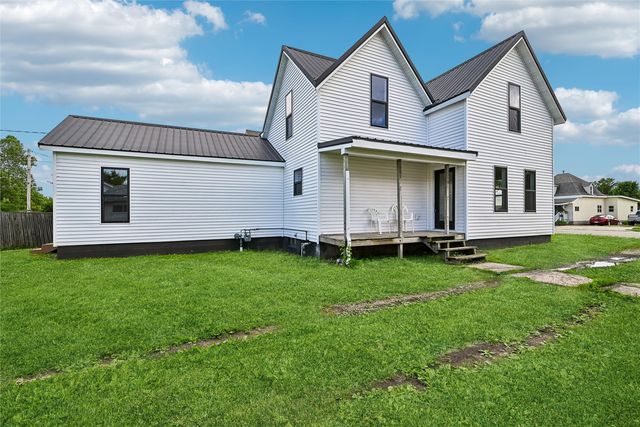 615 7th Avenue, Belle Plaine, IA 52208