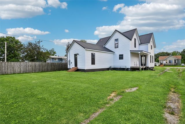 615 7th Avenue, Belle Plaine, IA 52208