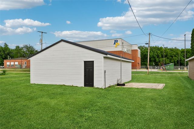 615 7th Avenue, Belle Plaine, IA 52208