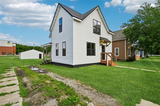 615 7th Avenue, Belle Plaine, IA 52208