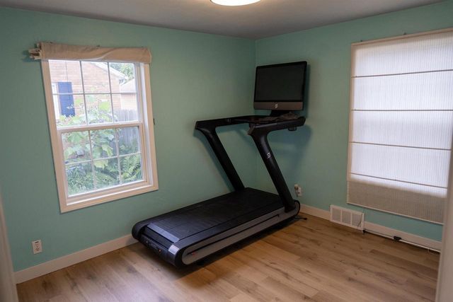 810 E 1ST STREET, Kimberly, WI 54136