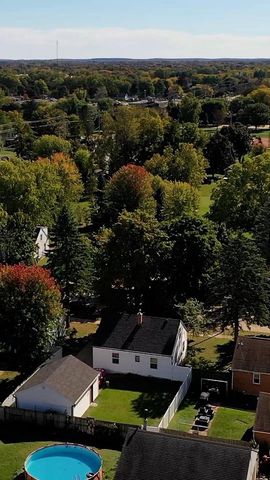 810 E 1ST STREET, Kimberly, WI 54136