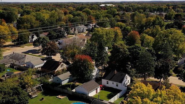 810 E 1ST STREET, Kimberly, WI 54136