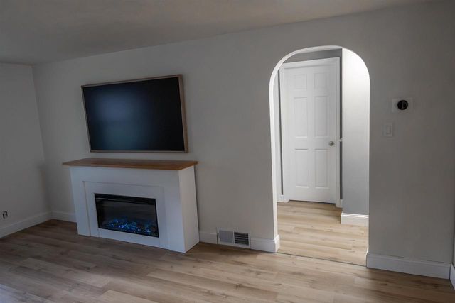 810 E 1ST STREET, Kimberly, WI 54136