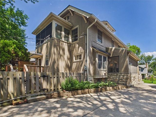 33 E 53rd Terrace, Kansas City, MO 64112