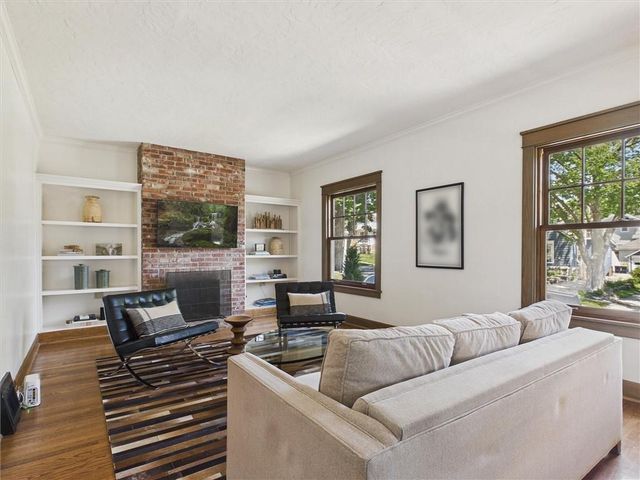 33 E 53rd Terrace, Kansas City, MO 64112