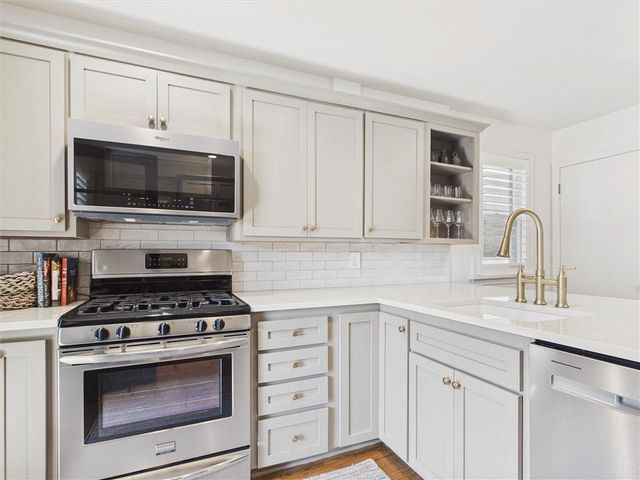33 E 53rd Terrace, Kansas City, MO 64112