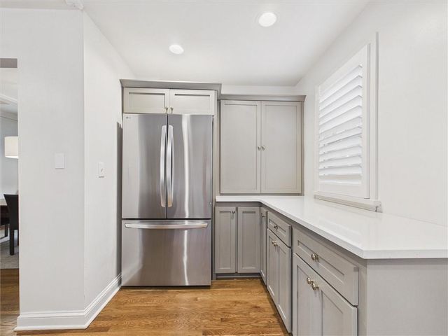 33 E 53rd Terrace, Kansas City, MO 64112