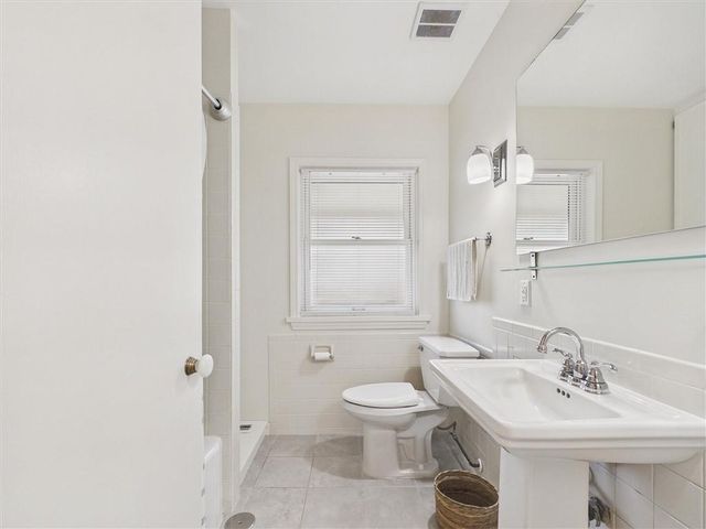 33 E 53rd Terrace, Kansas City, MO 64112