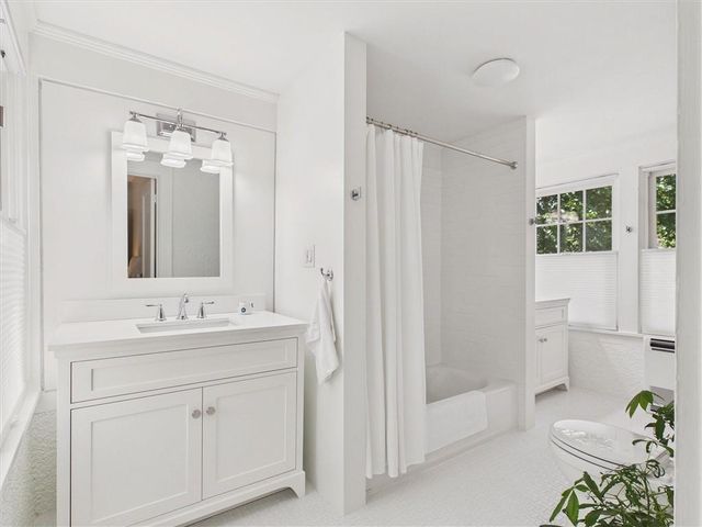 33 E 53rd Terrace, Kansas City, MO 64112