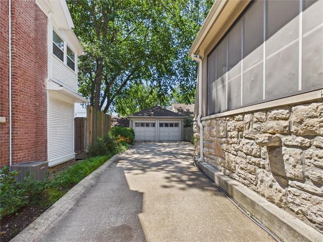 33 E 53rd Terrace, Kansas City, MO 64112