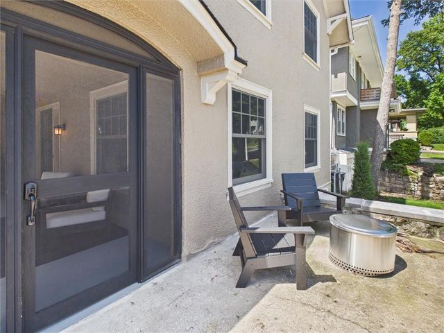 33 E 53rd Terrace, Kansas City, MO 64112