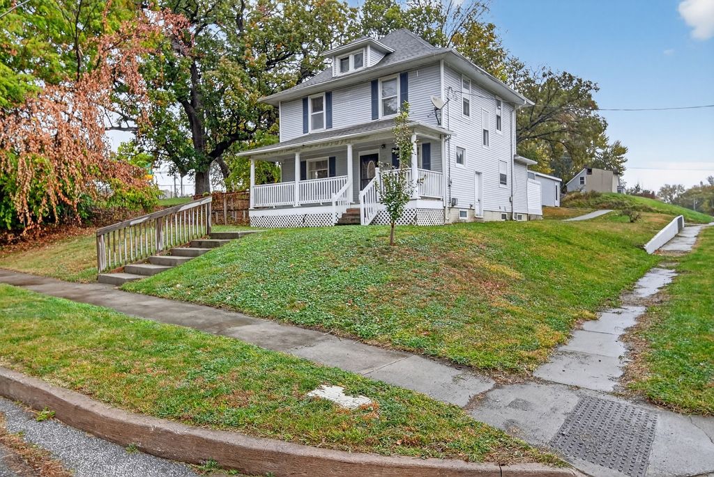 951 24th Street, Des Moines, IA 50312