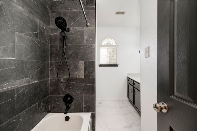 1917 Windy Park DR, Round Rock, TX 78664