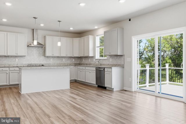 639 BARKSDALE DR, Charles Town, WV 25414