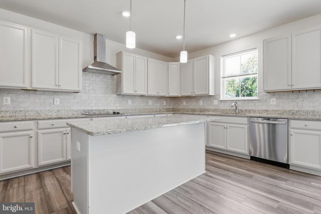 639 BARKSDALE DR, Charles Town, WV 25414
