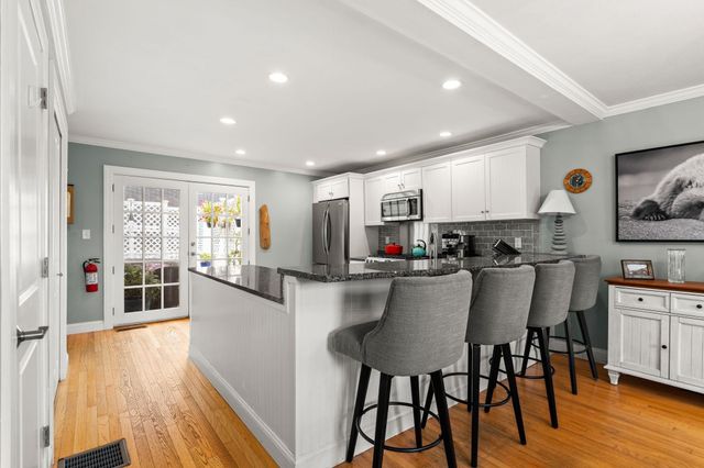 27 Hobson Avenue, Hampton, NH 03842