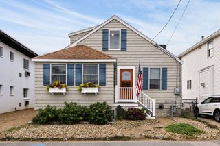 27 Hobson Avenue, Hampton, NH 03842