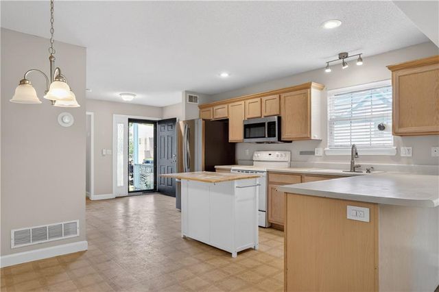 8665 NE 97th Terrace, Kansas City, MO 64157