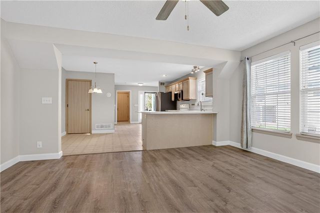 8665 NE 97th Terrace, Kansas City, MO 64157