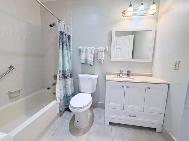 9355 WEDGEWOOD DR B17, Tamarac, FL 33321