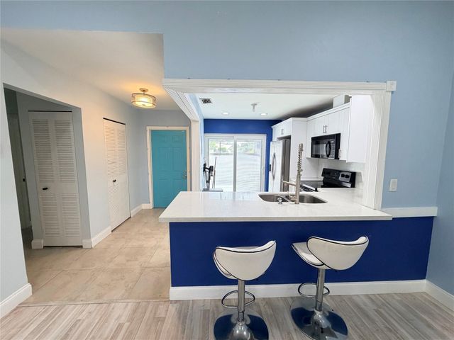 9355 WEDGEWOOD DR B17, Tamarac, FL 33321