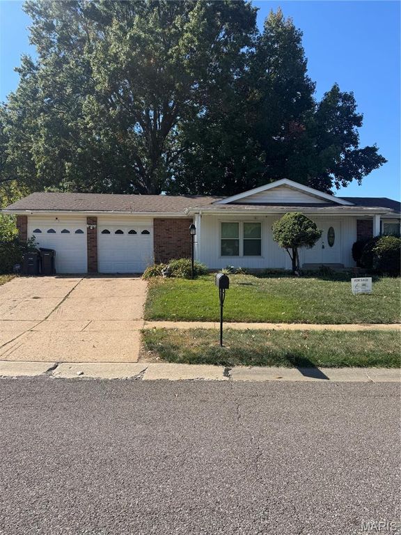 11965 Kingshead Drive, Florissant, MO 63033