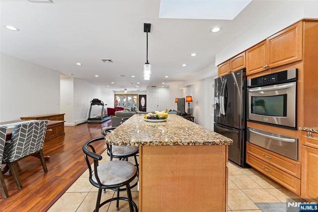 4 Harlow Crescent, Fair Lawn, NJ 07410