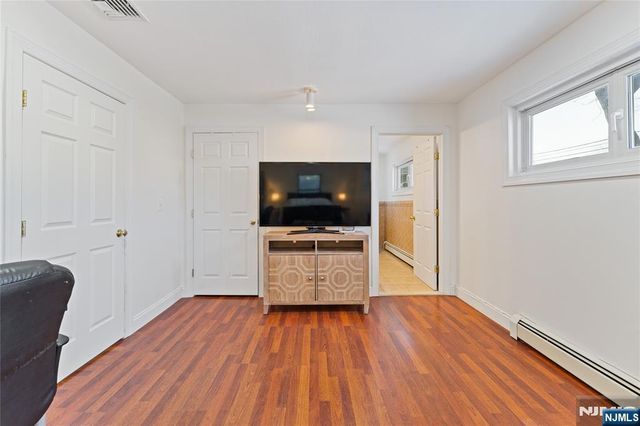 4 Harlow Crescent, Fair Lawn, NJ 07410