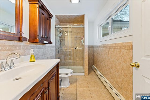 4 Harlow Crescent, Fair Lawn, NJ 07410