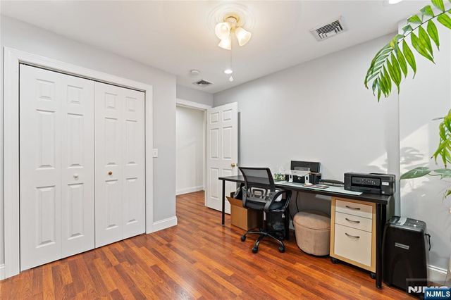 4 Harlow Crescent, Fair Lawn, NJ 07410