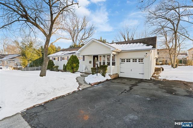 4 Harlow Crescent, Fair Lawn, NJ 07410