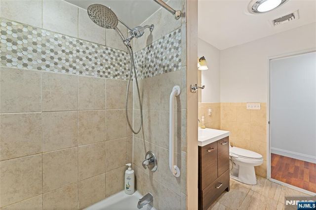 4 Harlow Crescent, Fair Lawn, NJ 07410