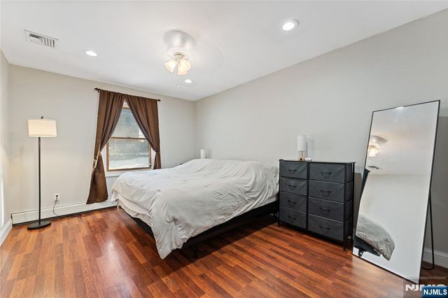 4 Harlow Crescent, Fair Lawn, NJ 07410